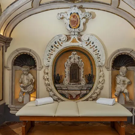 - Palazzo Santa Croce Vila Positano