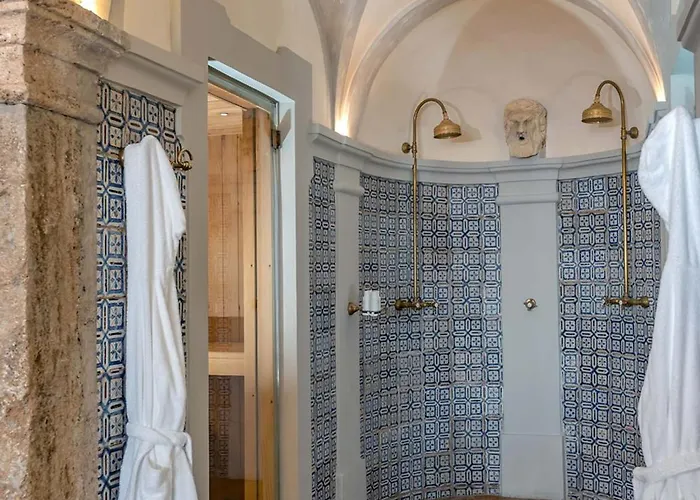 - Palazzo Santa Croce