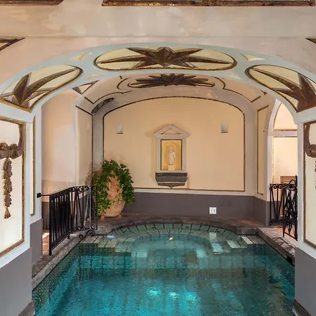 - Palazzo Santa Croce