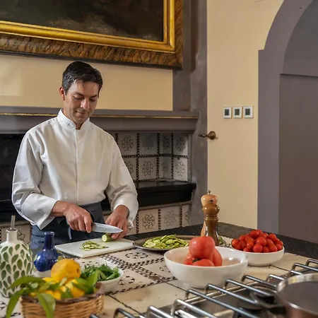 - Palazzo Santa Croce *