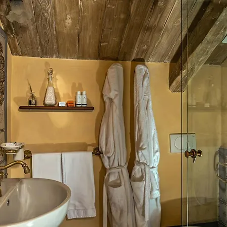 - Palazzo Santa Croce Willa *