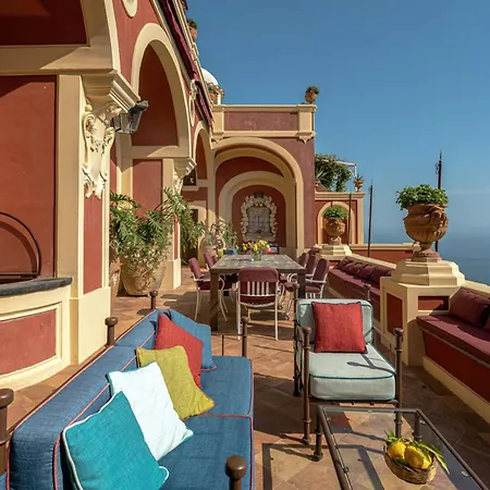 - Palazzo Santa Croce