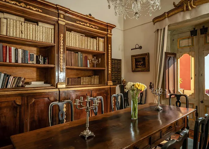 - Palazzo Santa Croce * Позітано